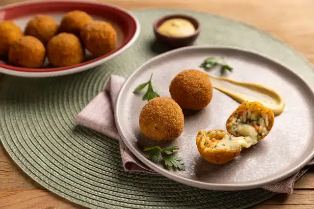 Arancini à primavera (bolinho de risoto)