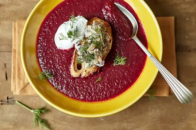 Sopa de beterraba (borscht)