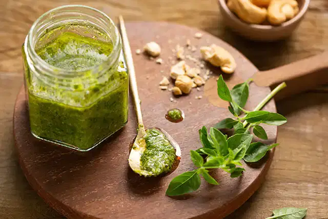 Molho pesto com castanha-de-caju